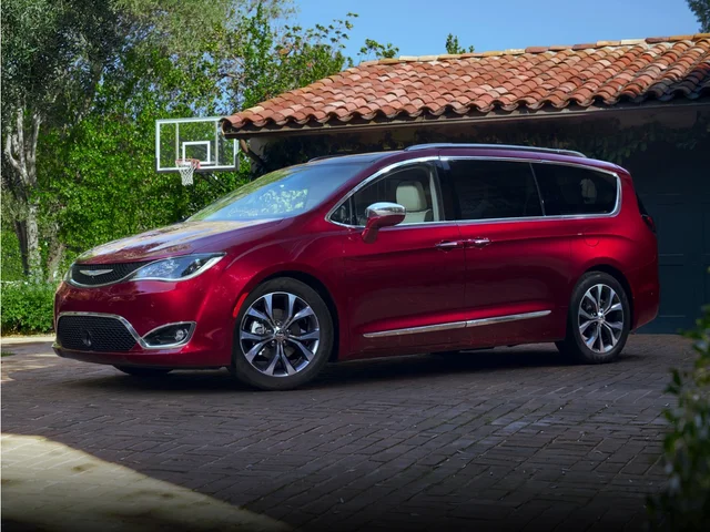 SEMINUEVOS CHRYSLER Pacifica a Estados en autogozo