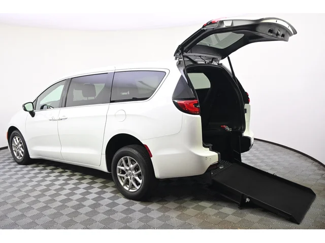 SEMINUEVOS CHRYSLER Pacifica a Estados en autogozo