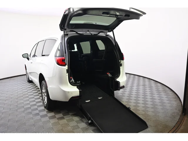 SEMINUEVOS CHRYSLER Pacifica a Estados en autogozo