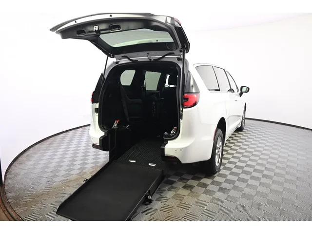 SEMINUEVOS CHRYSLER Pacifica a Estados en autogozo
