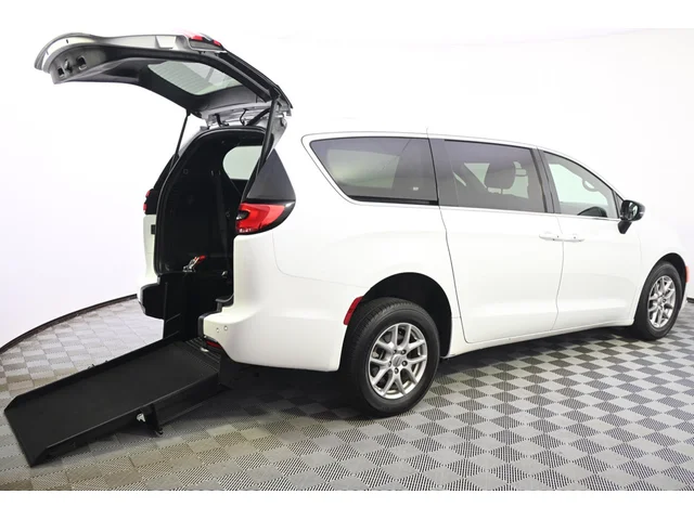 SEMINUEVOS CHRYSLER Pacifica a Estados en autogozo