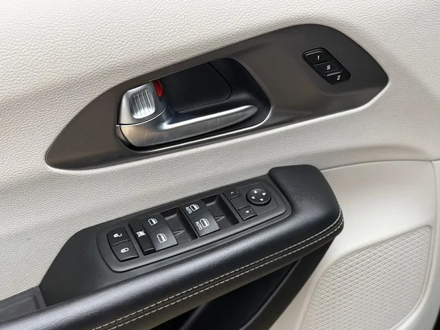 SEMINUEVOS CHRYSLER Pacifica a Estados en autogozo