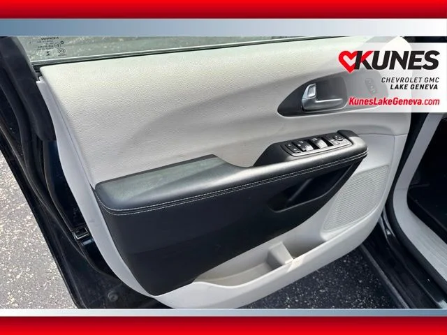 SEMINUEVOS CHRYSLER Pacifica a Estados en autogozo