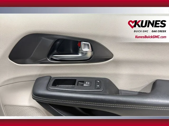 SEMINUEVOS CHRYSLER Pacifica a Estados en autogozo
