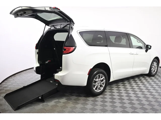 SEMINUEVOS CHRYSLER Pacifica a Estados en autogozo