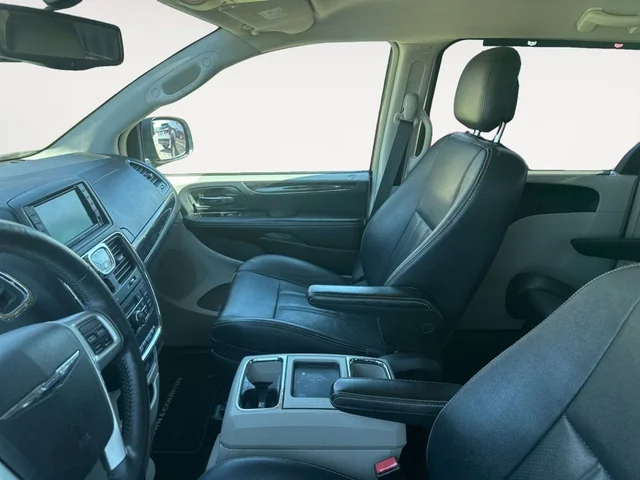 SEMINUEVOS CHRYSLER Town & Country a Estados en autogozo