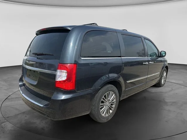 SEMINUEVOS CHRYSLER Town & Country a Estados en autogozo