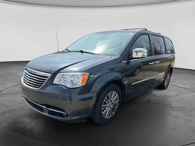 SEMINUEVOS CHRYSLER Town & Country a Estados en autogozo