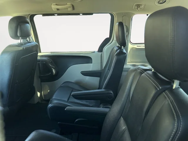 SEMINUEVOS CHRYSLER Town & Country a Estados en autogozo