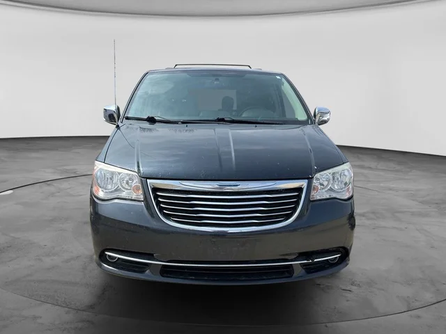 SEMINUEVOS CHRYSLER Town & Country a Estados en autogozo