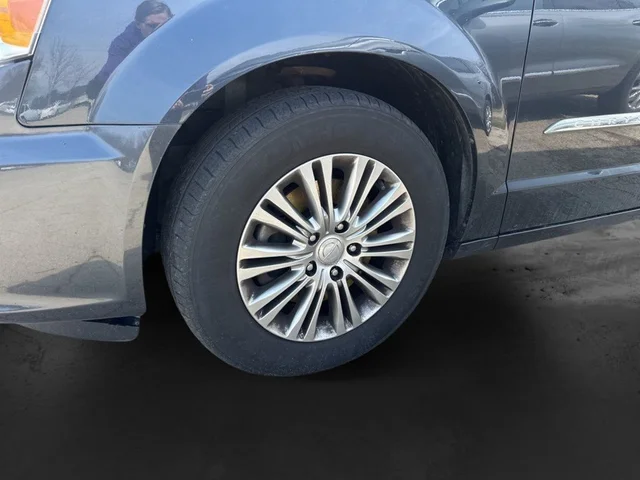 SEMINUEVOS CHRYSLER Town & Country a Estados en autogozo
