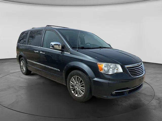 SEMINUEVOS CHRYSLER Town & Country a Estados en autogozo