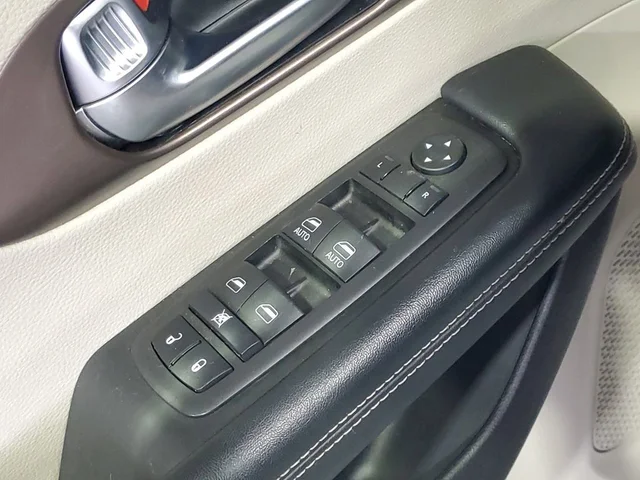 SEMINUEVOS CHRYSLER Voyager a Estados en autogozo