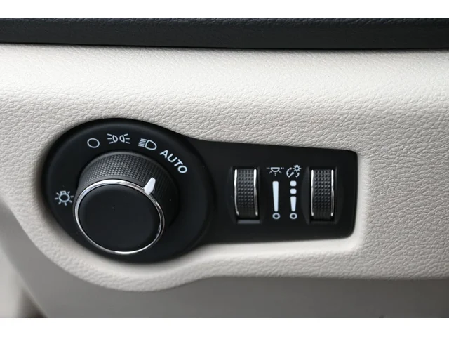 SEMINUEVOS CHRYSLER Voyager a Estados en autogozo