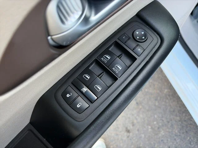 SEMINUEVOS CHRYSLER Voyager a Estados en autogozo