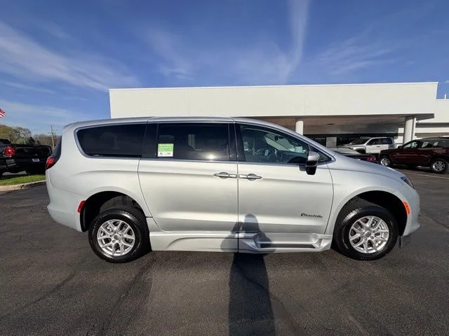 SEMINUEVOS CHRYSLER Voyager a Estados en autogozo