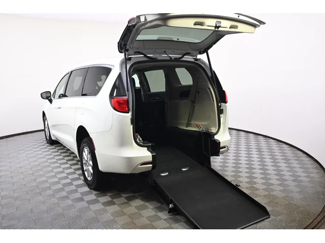 SEMINUEVOS CHRYSLER Voyager a Estados en autogozo