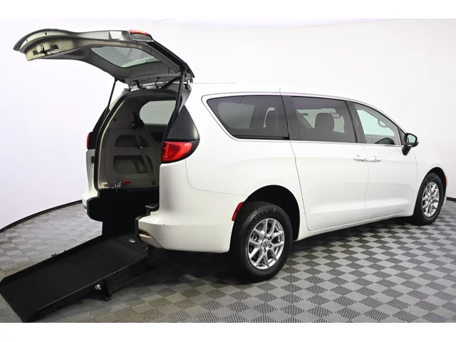 SEMINUEVOS CHRYSLER Voyager a Estados en autogozo