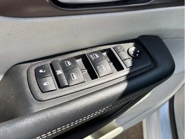 SEMINUEVOS CHRYSLER Voyager a Estados en autogozo