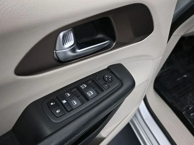 SEMINUEVOS CHRYSLER Voyager a Estados en autogozo