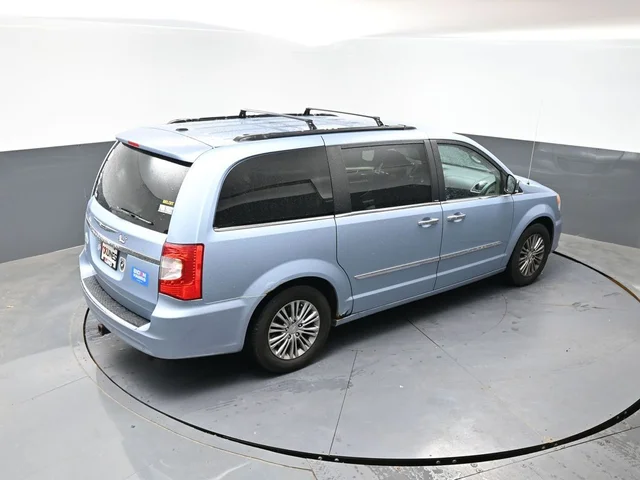 SEMINUEVOS CHRYSLER Town & Country a Estados en autogozo