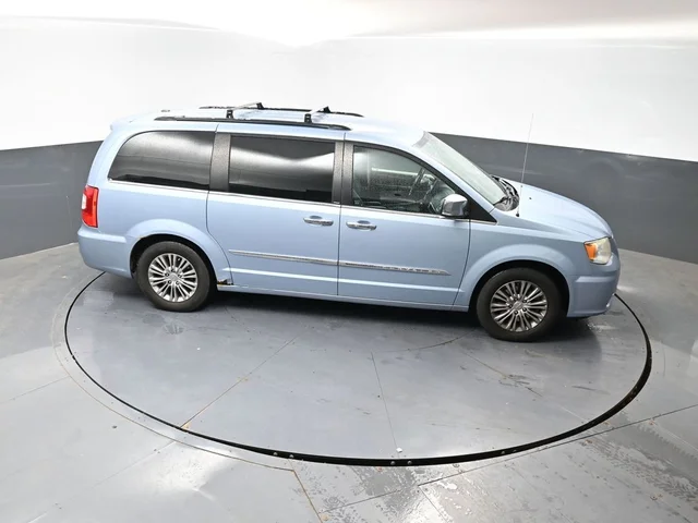 SEMINUEVOS CHRYSLER Town & Country a Estados en autogozo