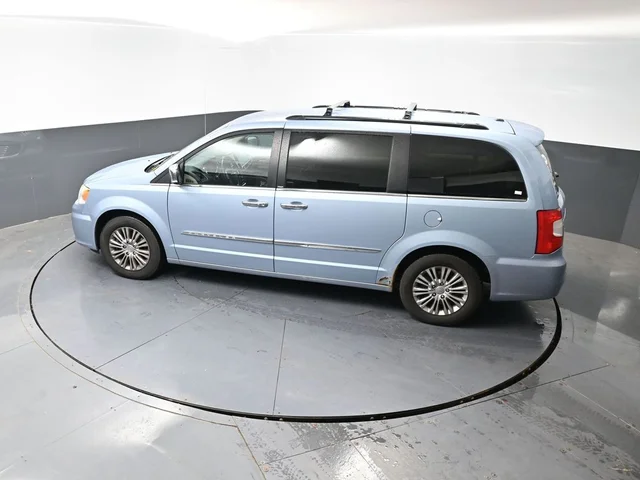 SEMINUEVOS CHRYSLER Town & Country a Estados en autogozo