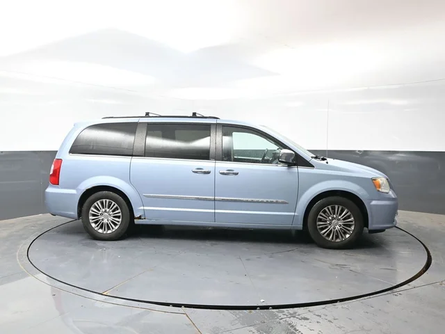 SEMINUEVOS CHRYSLER Town & Country a Estados en autogozo