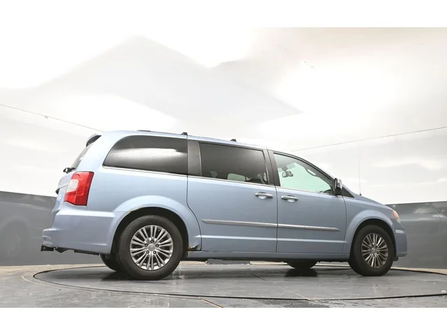 SEMINUEVOS CHRYSLER Town & Country a Estados en autogozo