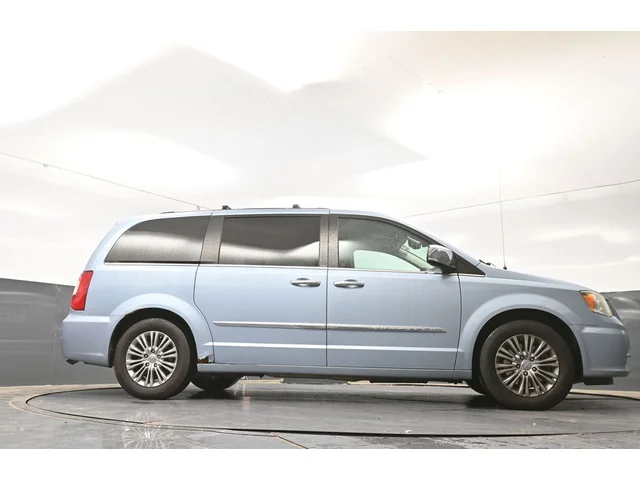 SEMINUEVOS CHRYSLER Town & Country a Estados en autogozo