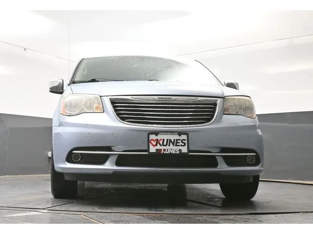 SEMINUEVOS CHRYSLER Town & Country a Estados en autogozo