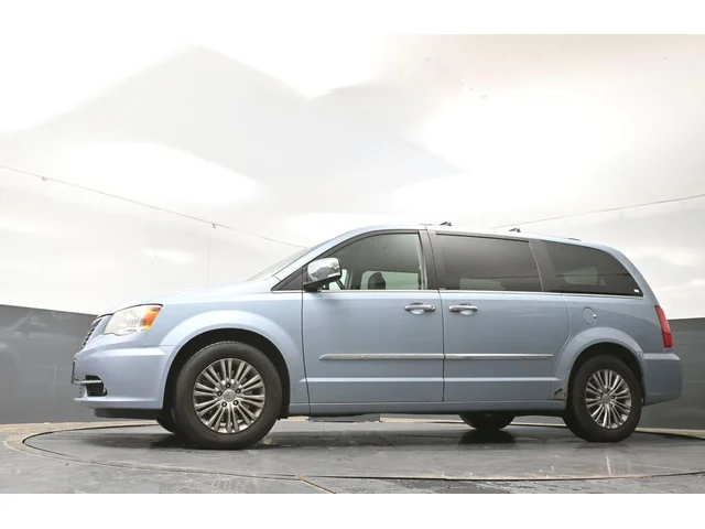 SEMINUEVOS CHRYSLER Town & Country a Estados en autogozo