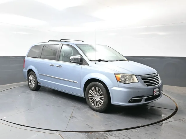 SEMINUEVOS CHRYSLER Town & Country a Estados en autogozo