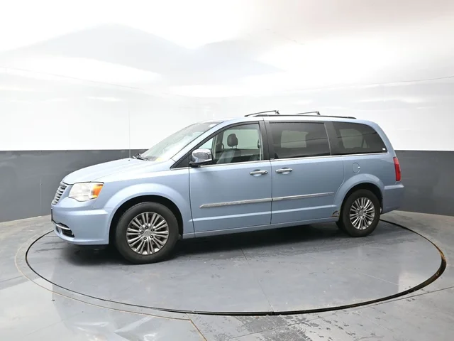 SEMINUEVOS CHRYSLER Town & Country a Estados en autogozo