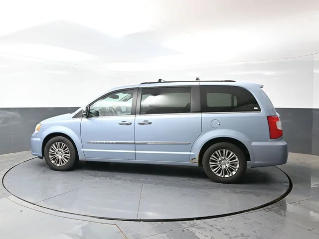 SEMINUEVOS CHRYSLER Town & Country a Estados en autogozo