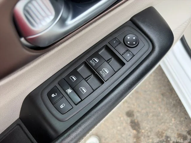 SEMINUEVOS CHRYSLER Voyager a Estados en autogozo