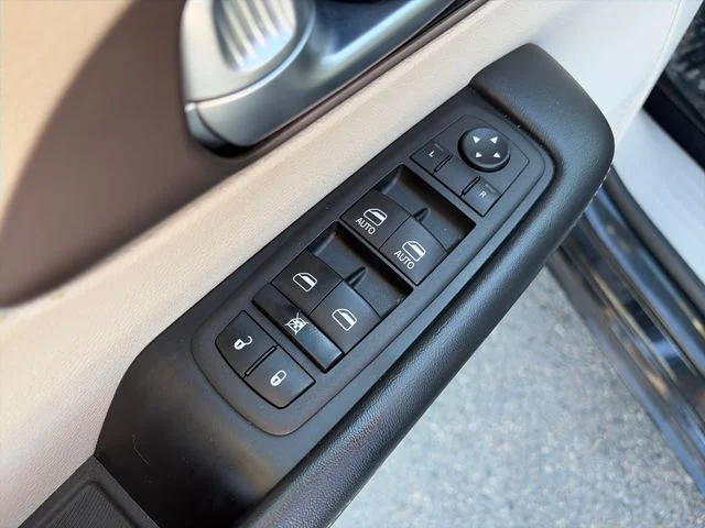 SEMINUEVOS CHRYSLER Voyager a Estados en autogozo