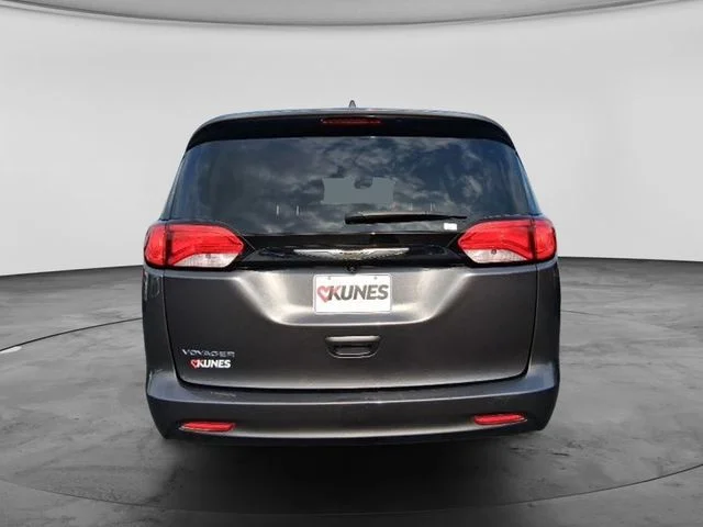 SEMINUEVOS CHRYSLER Voyager a Estados en autogozo