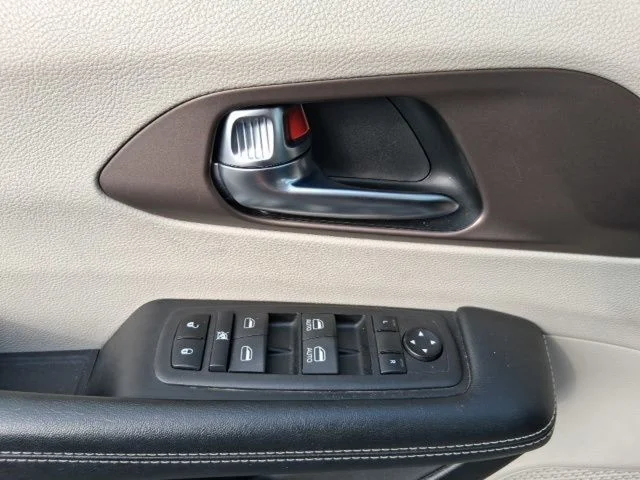 SEMINUEVOS CHRYSLER Voyager a Estados en autogozo