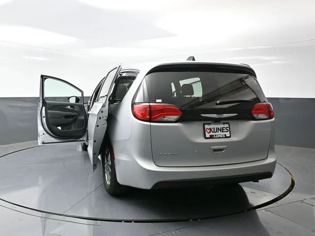Nuevos CHRYSLER VOYAGER à Estados chez autogozo