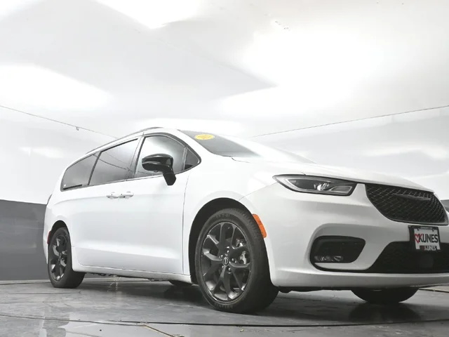 SEMINUEVOS CHRYSLER Pacifica a Estados en autogozo