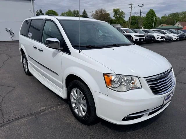 SEMINUEVOS CHRYSLER Town & Country a Estados en autogozo