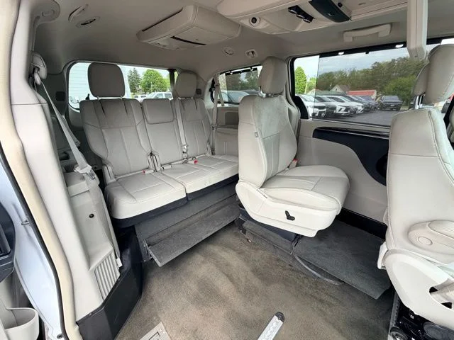 SEMINUEVOS CHRYSLER Town & Country a Estados en autogozo