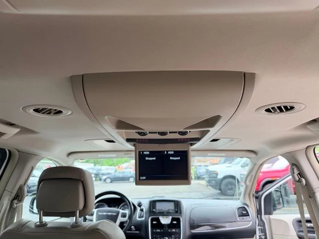 SEMINUEVOS CHRYSLER Town & Country a Estados en autogozo