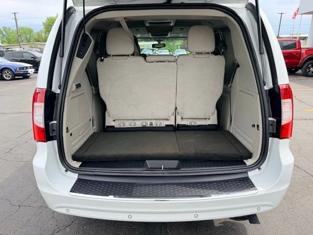 SEMINUEVOS CHRYSLER Town & Country a Estados en autogozo