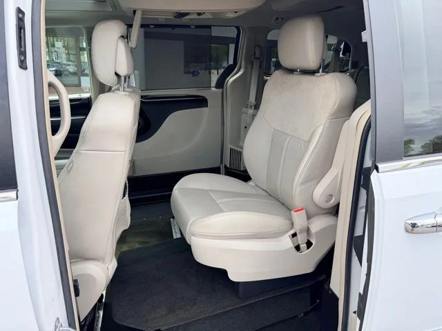 SEMINUEVOS CHRYSLER Town & Country a Estados en autogozo