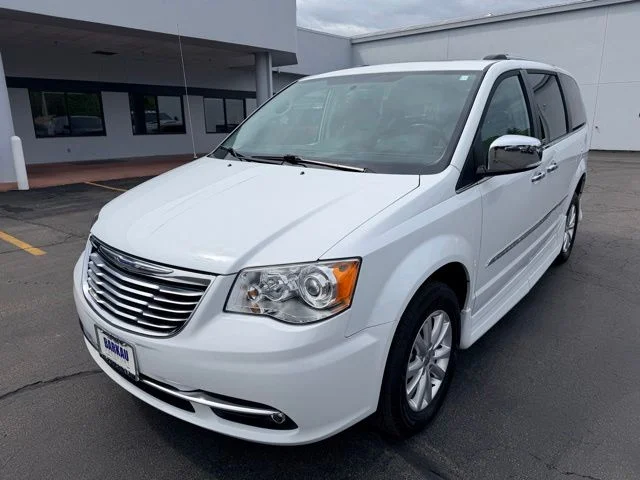 SEMINUEVOS CHRYSLER Town & Country a Estados en autogozo