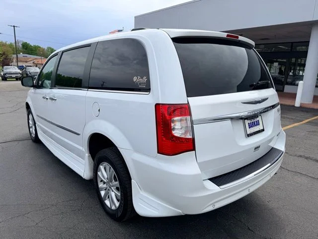 SEMINUEVOS CHRYSLER Town & Country a Estados en autogozo