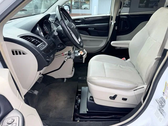 SEMINUEVOS CHRYSLER Town & Country a Estados en autogozo