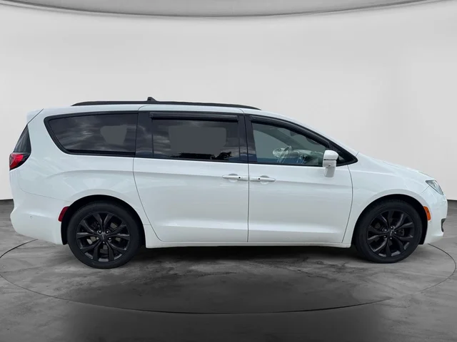 SEMINUEVOS CHRYSLER Pacifica a Estados en autogozo
